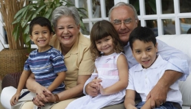 Corona de los viejos son los nietos